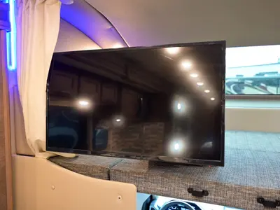 2021 Thor Motor Coach Omni photo 6