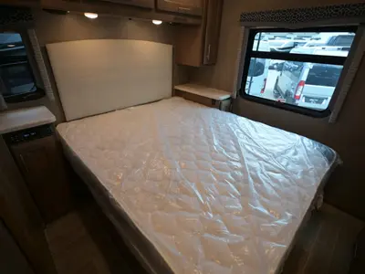 2021 Thor Motor Coach Omni photo 30