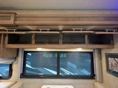 2021 Thor Motor Coach Omni photo 10