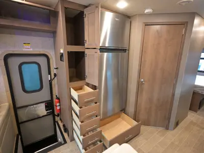 2021 Thor Motor Coach Omni photo 22