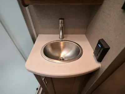 2021 Thor Motor Coach Omni photo 26