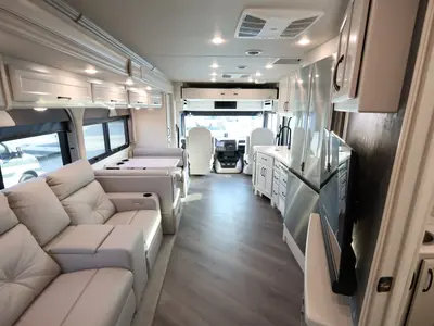 2025 Fleetwood Bounder photo 3