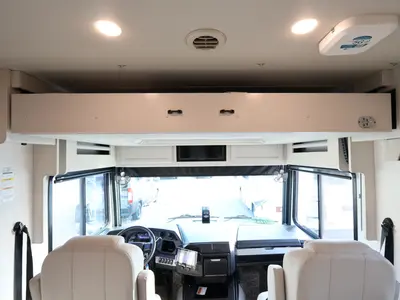 2025 Fleetwood Bounder photo 4