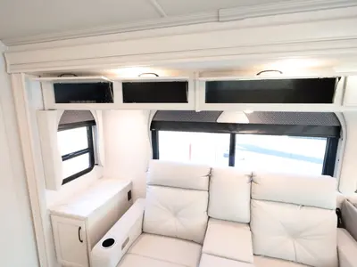 2025 Fleetwood Bounder photo 21