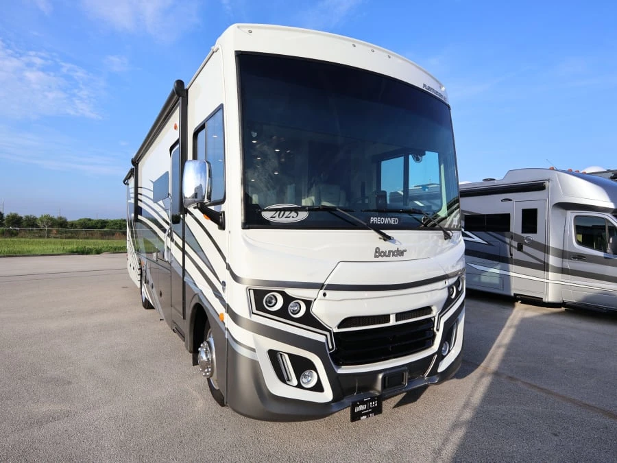 2025 Fleetwood Bounder exterior