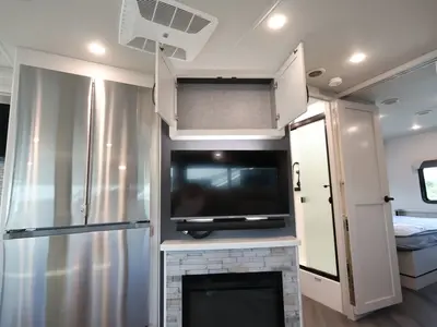 2025 Fleetwood Bounder photo 14