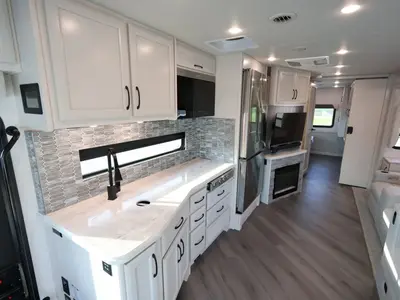 2025 Fleetwood Bounder photo 6