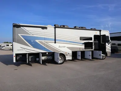 2025 Fleetwood Bounder photo 28