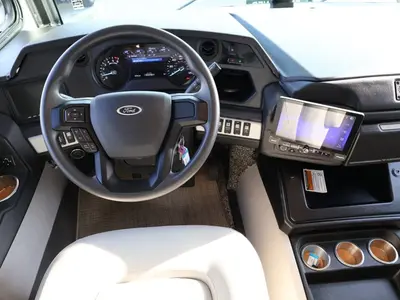 2025 Fleetwood Bounder photo 2