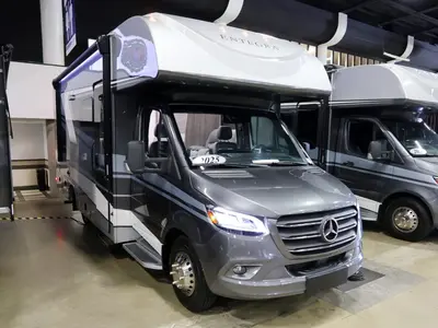 2025 Jayco Qwest exterior