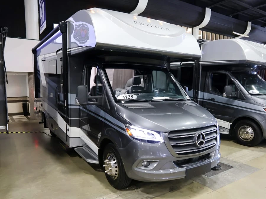 2025 Jayco Qwest exterior