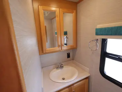 2021 Tiffin Motorhomes Allegro RED photo 15