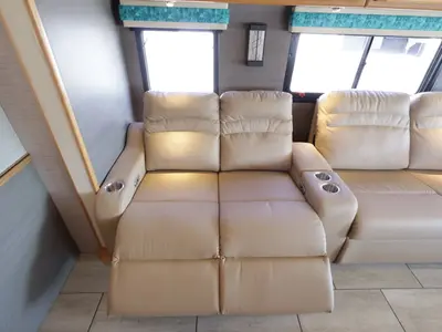 2021 Tiffin Motorhomes Allegro RED photo 23