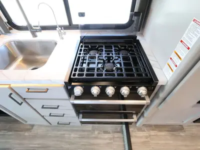 2023 Thor Motor Coach Geneva photo 8