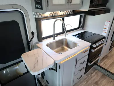 2023 Thor Motor Coach Geneva photo 7