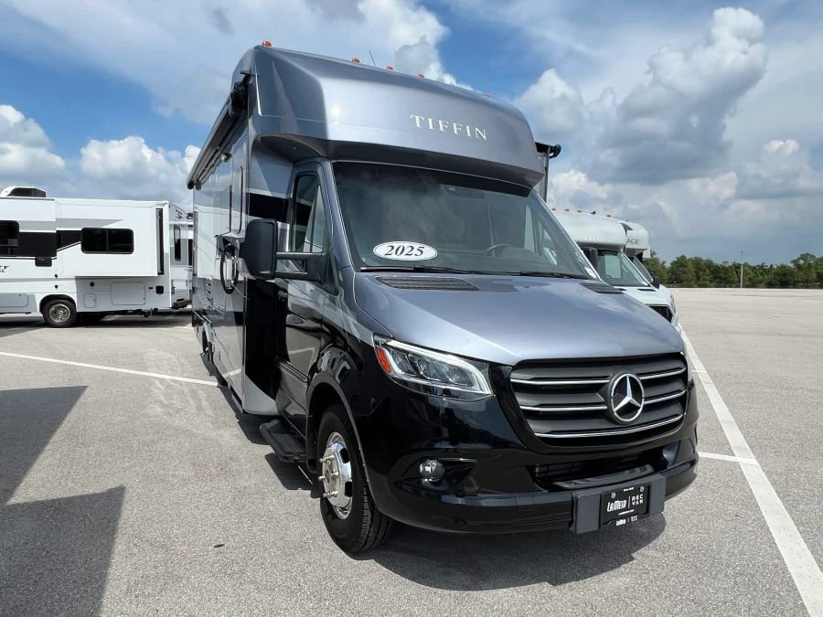 2025 Tiffin Motorhomes Wayfarer exterior