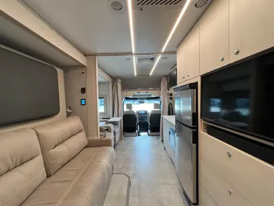 2025 Tiffin Motorhomes Wayfarer photo 3