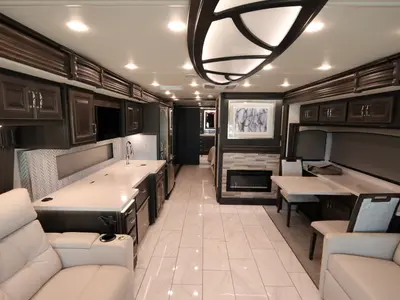 2025 Fleetwood Discovery photo 5
