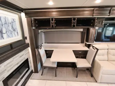 2025 Fleetwood Discovery photo 19