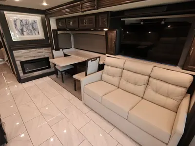 2025 Fleetwood Discovery photo 15