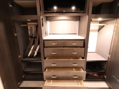 2025 Fleetwood Discovery photo 23