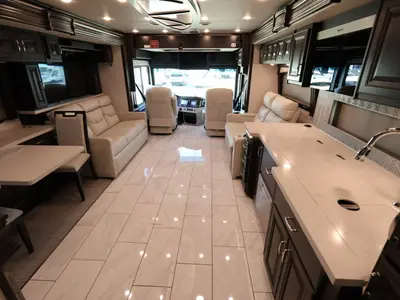 2025 Fleetwood Discovery photo 3