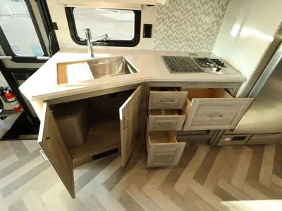 2023 Winnebago Adventurer photo 11