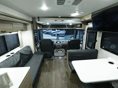 2025 Winnebago Vista photo 3