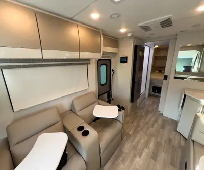 2026 Thor Motor Coach Axis photo 9