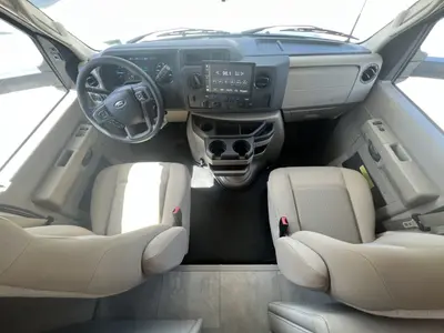 2027 Thor Motor Coach Chateau photo 2