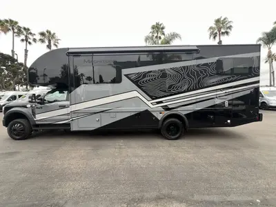 2027 Thor Motor Coach Magnitude photo 19