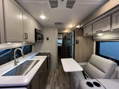 2027 Thor Motor Coach Magnitude photo 5