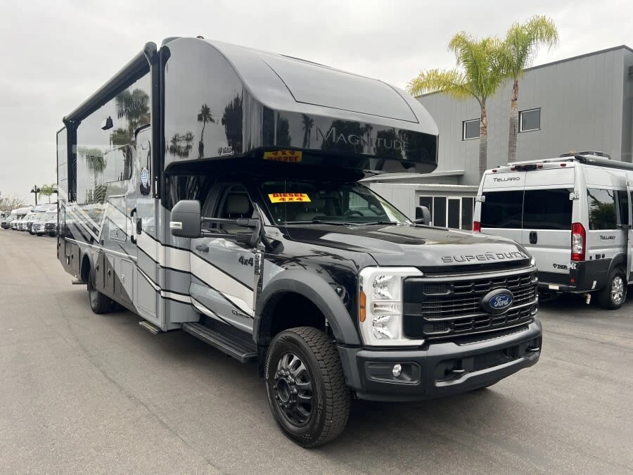2027 Thor Motor Coach Magnitude exterior