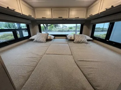 2027 Thor Motor Coach Magnitude photo 14