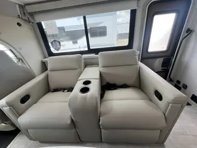 2027 Thor Motor Coach Chateau photo 15