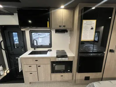 2026 Grand Design Lineage Series M photo 7