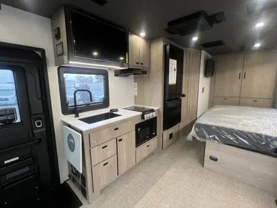 2026 Grand Design Lineage Series M photo 5