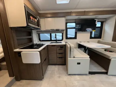2027 Thor Motor Coach Quantum photo 7