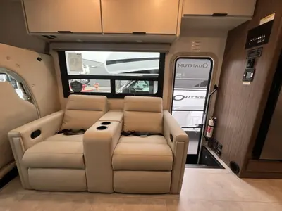 2027 Thor Motor Coach Quantum photo 12