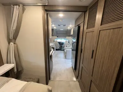 2027 Thor Motor Coach Quantum photo 3