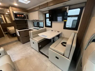 2027 Thor Motor Coach Quantum photo 5