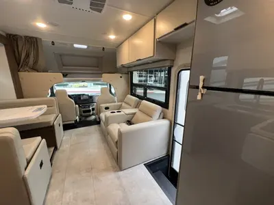 2027 Thor Motor Coach Quantum photo 11