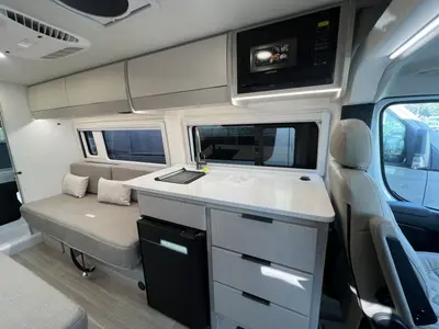 2027 Thor Motor Coach Tellaro photo 6
