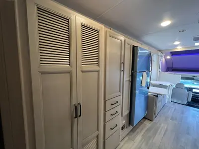 2027 Thor Motor Coach Omni photo 11