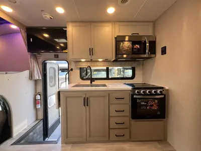 2027 Thor Motor Coach Omni photo 7