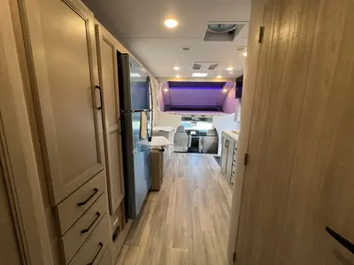 2027 Thor Motor Coach Omni photo 3