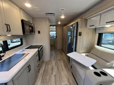 2027 Thor Motor Coach Omni photo 5