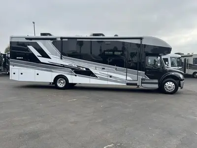 2027 Jayco Seneca photo 25