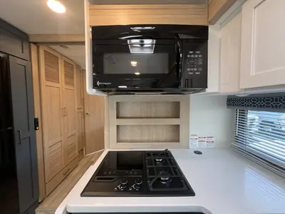 2027 Thor Motor Coach Quantum photo 9