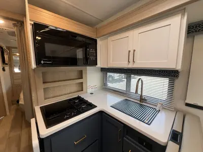2027 Thor Motor Coach Quantum photo 11